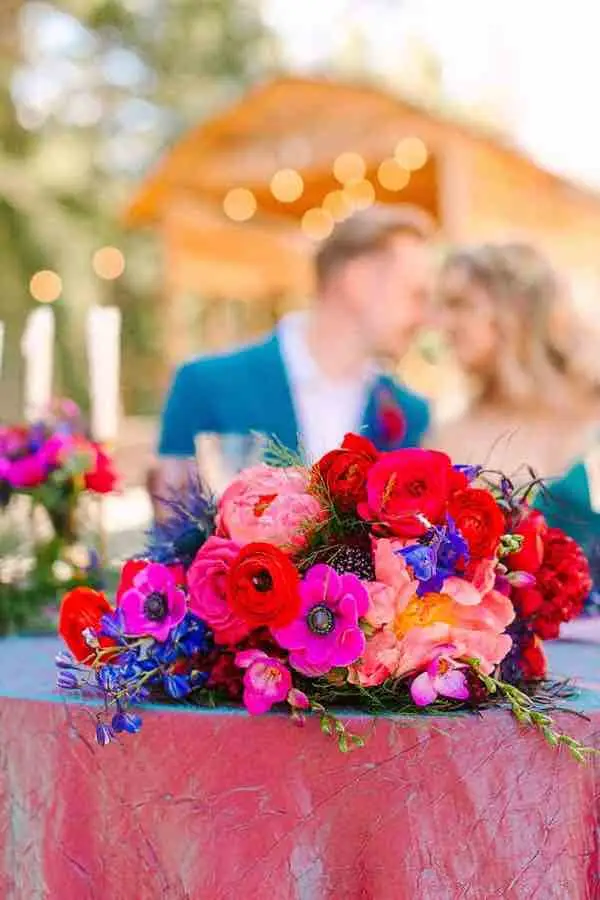 A florista apareceu com os mais lindos buquês